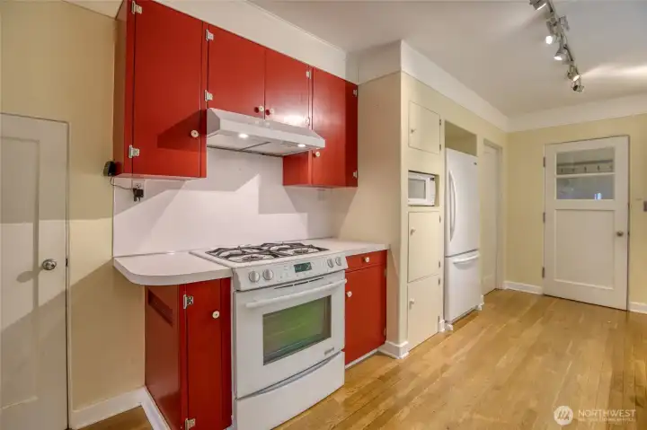 Kitchen, cont Kitchen, cont