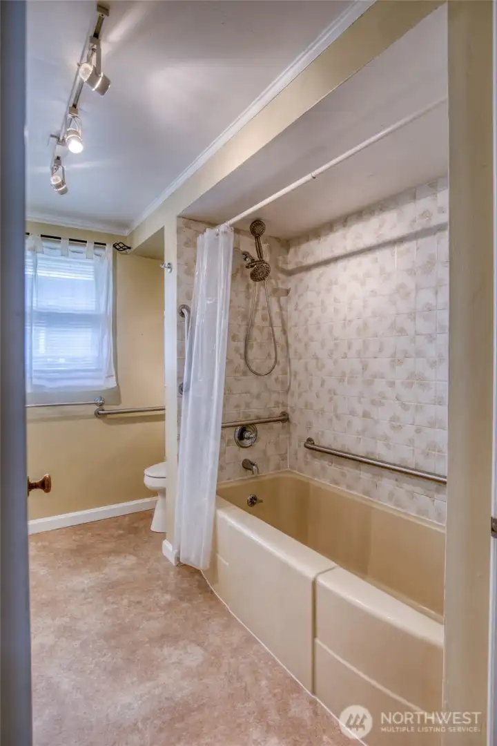 Upper floor, full bath Upper floor, full bath