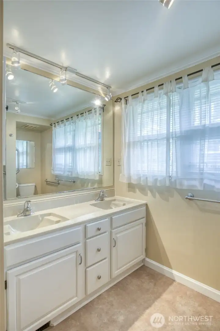 Full bath, cont Full bath, cont