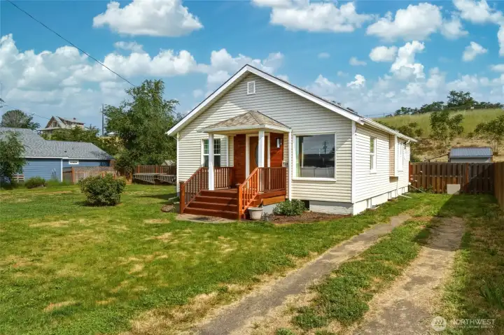 Welcome to 738 Carrie Ave!