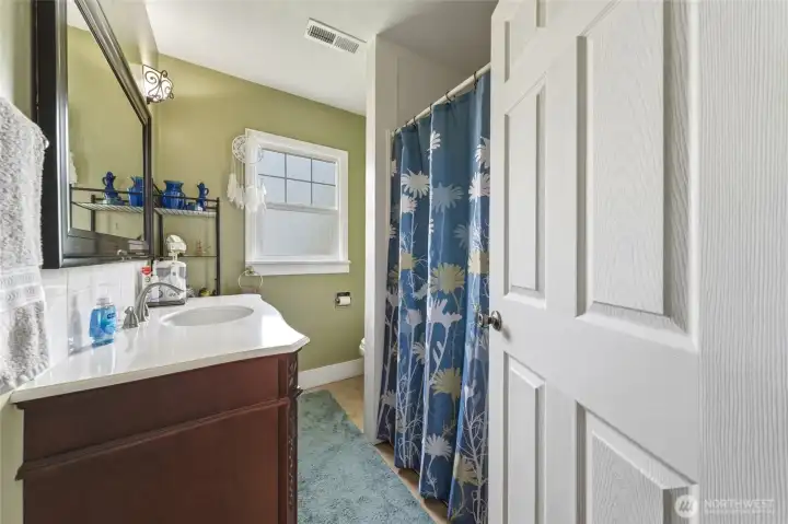 Bathroom - Main Floor