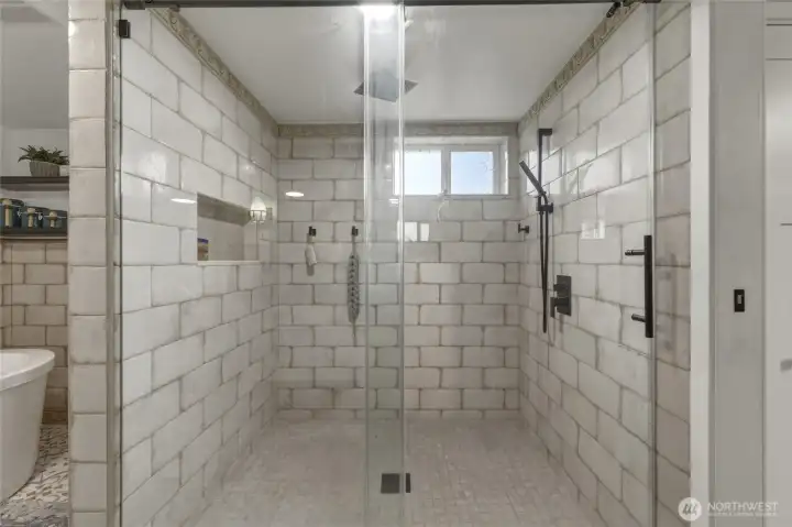 Primary Ensuite - Step-in shower