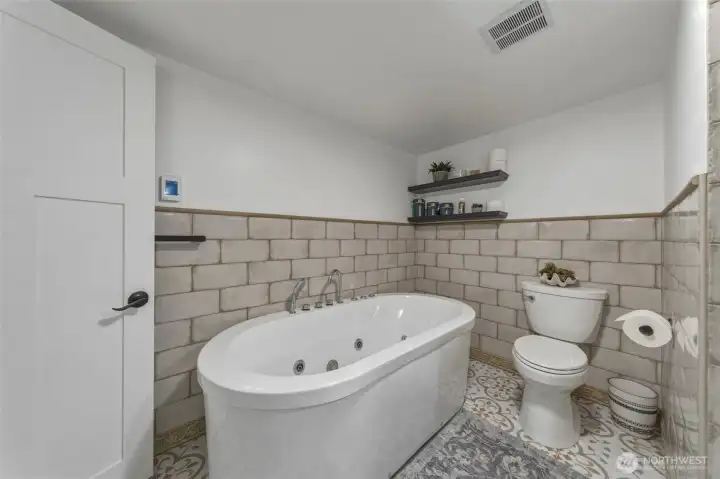 Primary Ensuite - Jetted Soaking Tub