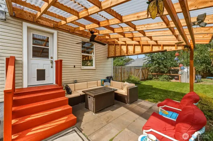 Patio w/ Pergola
