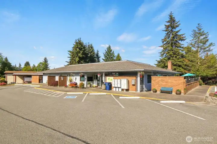 Community Room with lots of amenities! Potlucks, Bingo, craft fairs and available to use for personal gatherings with appointment.