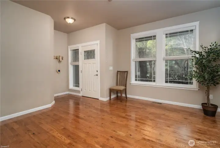 Entry / Parlor Entry / Parlor
