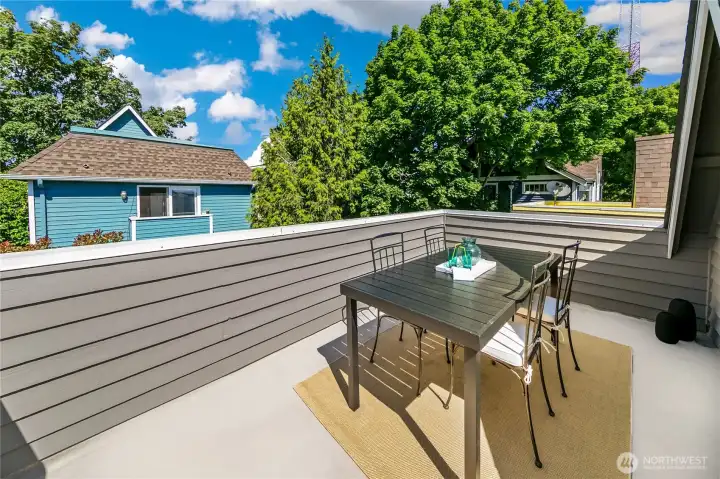 Additional rooftop dining area with open sky and territorial outlooks.