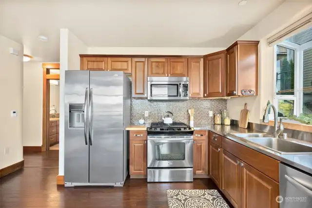 Plenty of cabinets for the chef.