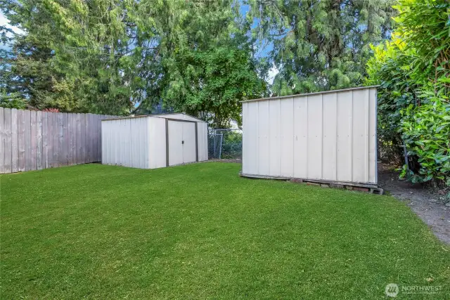 Back yard w/2 metal sheds