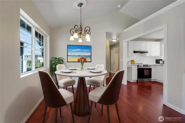 Dining Room (virtually staged)