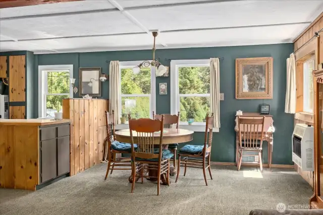 Dining area with beautiful views of the mountain.