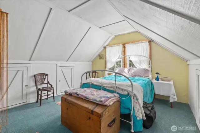 Upstairs bedroom.