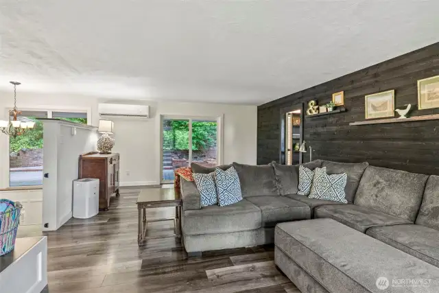 Living Room (upstairs)