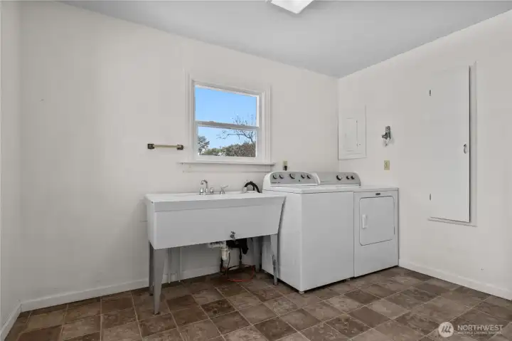 Huge Laundry/Mud Room - double as a half bath