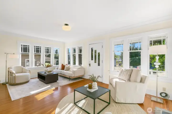 There is no shortage of natural light here. Windows at every turn and most of them are south-facing!