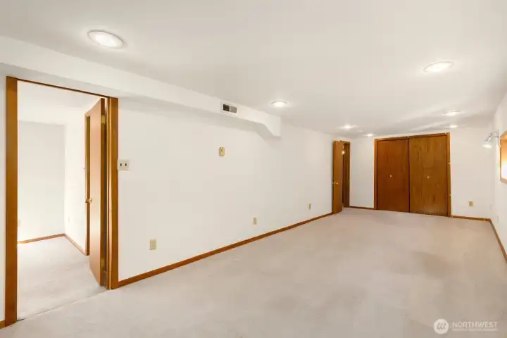 Other angle without staging. Lots of lighting here and south facing windows.