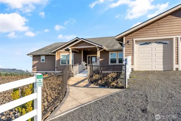 Beautiful Entry with garage space for 6