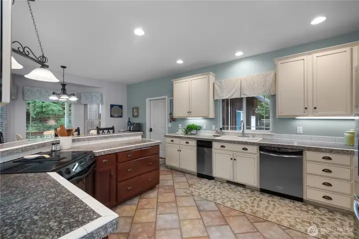 Tiles floor. Recessed light.