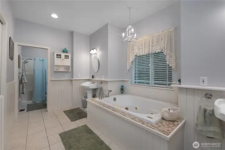 5 piece primary ensuite.