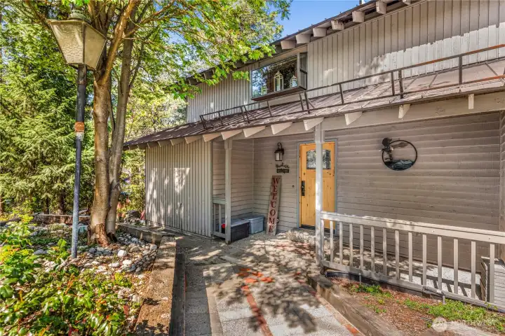 Beautiful Home offering 3 bedrooms & 2 Baths