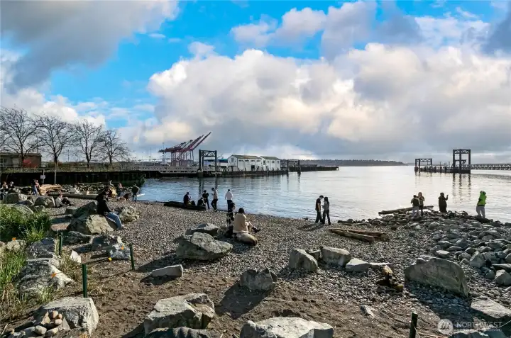 Seattle Waterfront Park and Alaskan Way Promenade, ~2–3 blocks away, connecting the