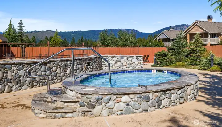 The Roslyn Ridge Activity Center offers a pool, hot tub, sport courts and well kept grounds to enjoy in the summer months.