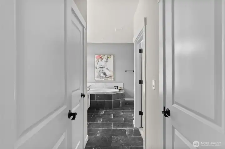 Primary 5-piece bath