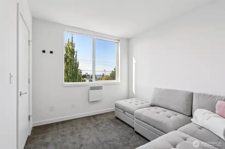 3rd Bedroom (Upper)