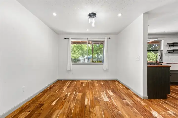 Dining Room with access to Kitchen