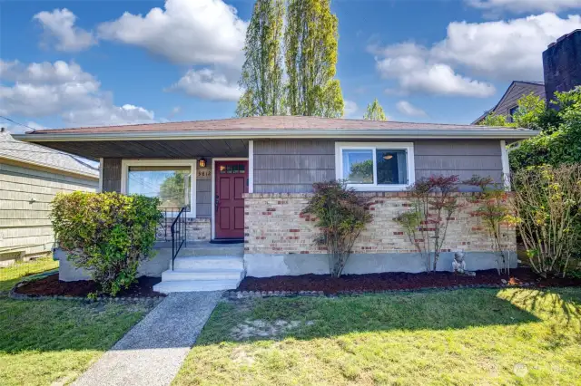 Welcome to Upper Rainier Beach! This well-maintained home was built solid in 1951.