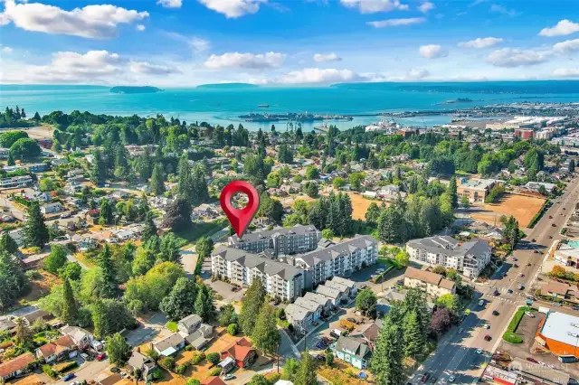 The condominium complex is a few blocks away from Forest Park, and a short walk to all the restaurants and entertainment of downtown Everett...