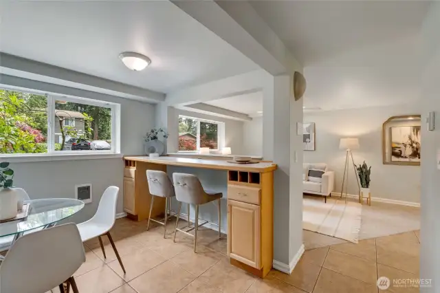 Eating nook, lower level