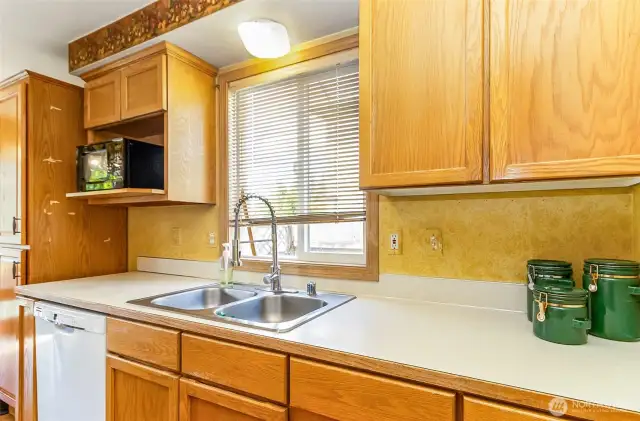 Good counter space