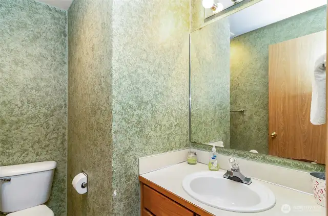 1/2 bath downstairs