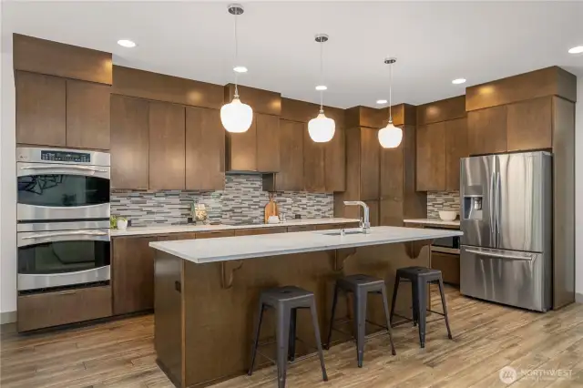 Stunning stainless steel appliances stay!