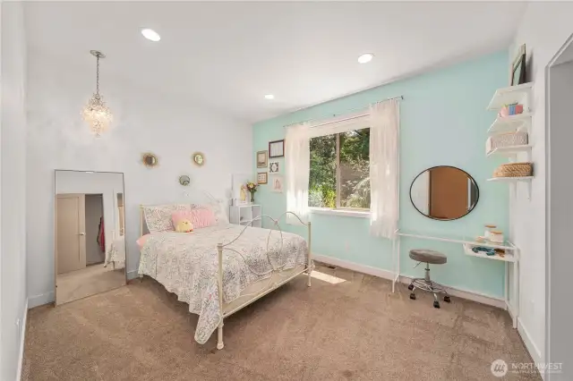 Junior suite no. 1 - spacious with it's shared full bathroom