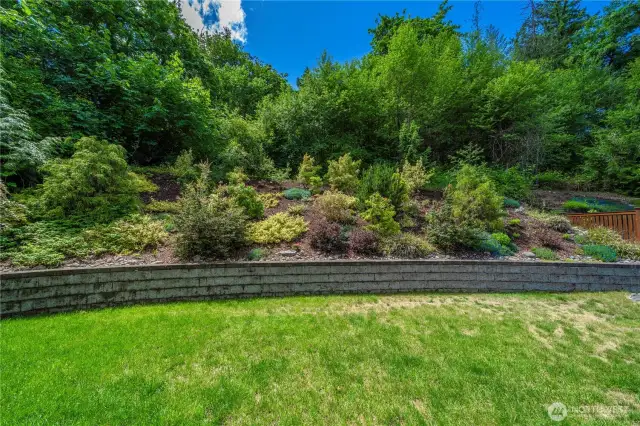 Enjoy privacy being surrounded by fresh greenery!