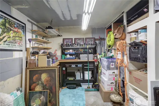 Bonus room/shop