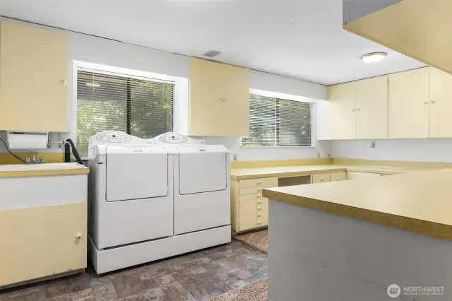 Arts and crafts/laundry room