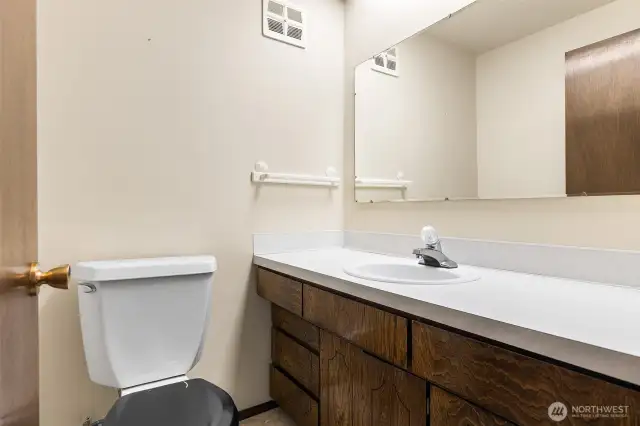 1/2 bath down stairs