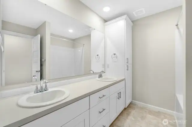 ***Floor plans may vary from actual home constructed. Features, elevation, materials, dimensions and layout are all subject to change without notice.****