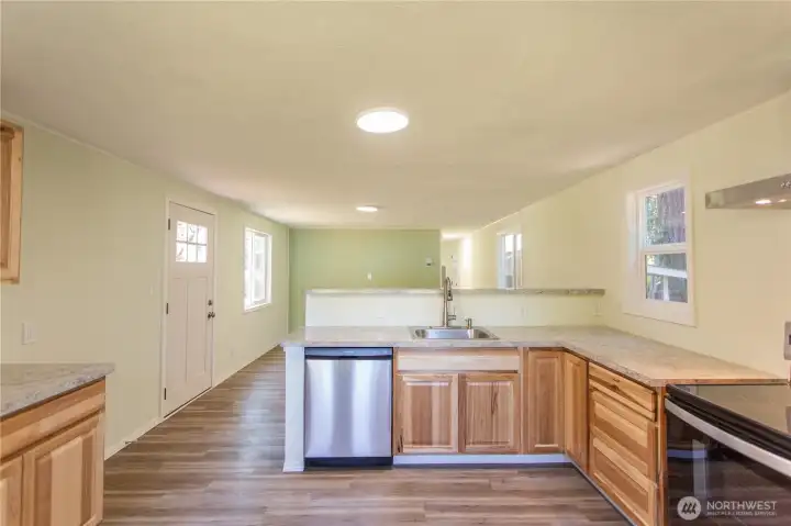 Open and bright layout!
