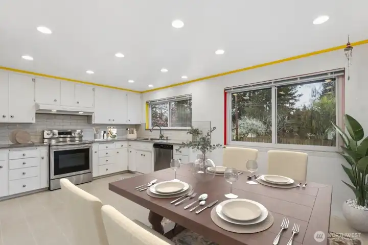 Eat-in Kitchen *virtually staged*