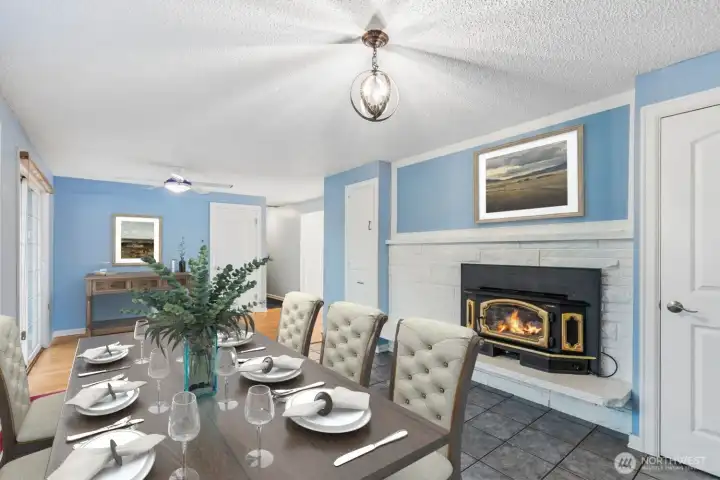 Dining *virtually staged*