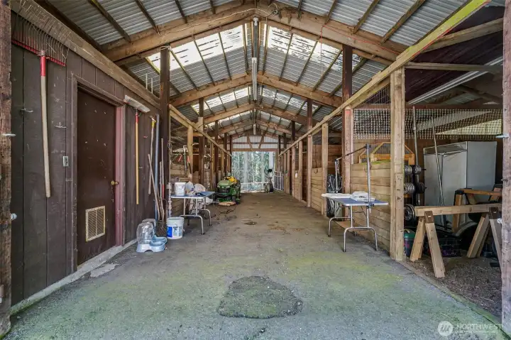 Barn 7 stall and tack room