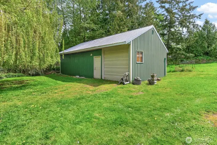 Impressive 24’ x 40’ shop offering endless possibilities for storage, hobbies, or workspace.