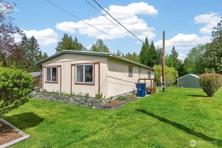 Well-maintained property blending rural tranquility with everyday convenience.