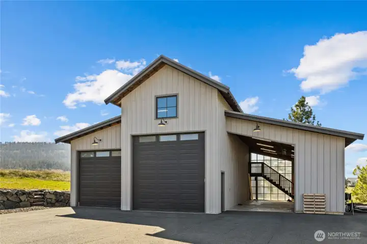 This outbuilding features a 1,464 sq ft shop, a 720 sq ft carport, and a versatile bonus room for additional use.