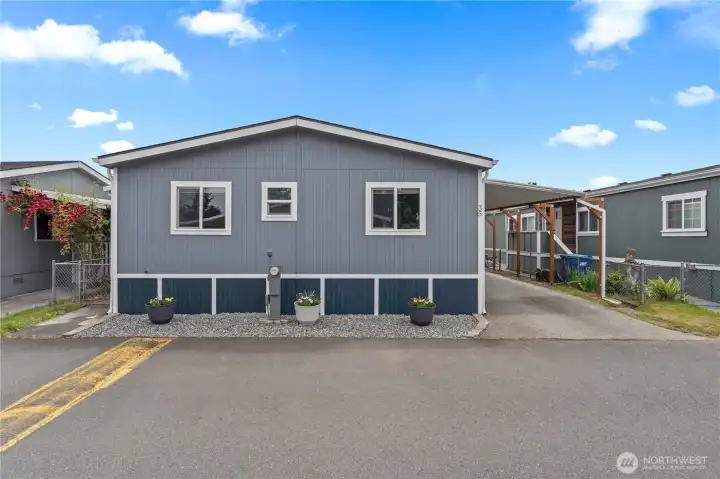 Spacious upgraded home, Ready to move in.