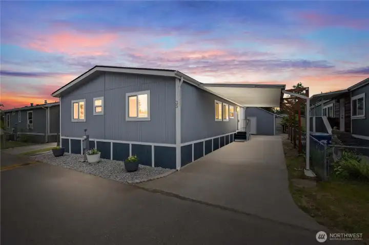 With 3 bedroom, 2 baths, it's located close to everything! convenient location, and close to everything.